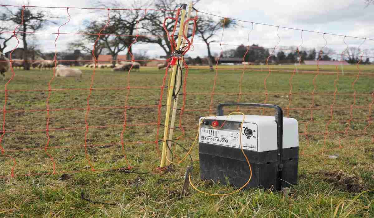 High voltage wire for electric fence