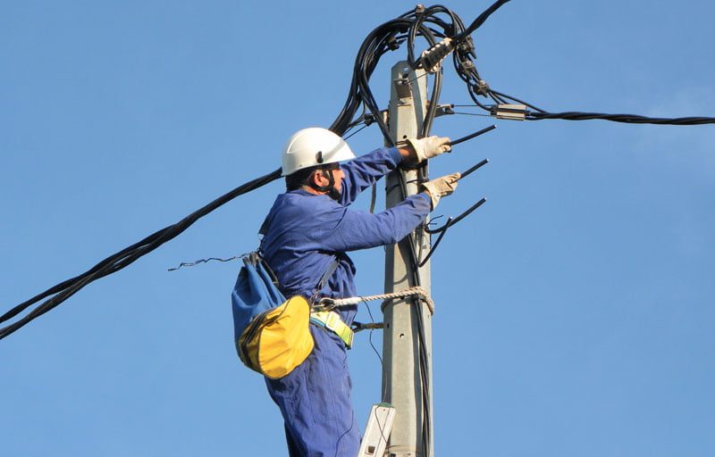 Three-phase, four-strand power cable